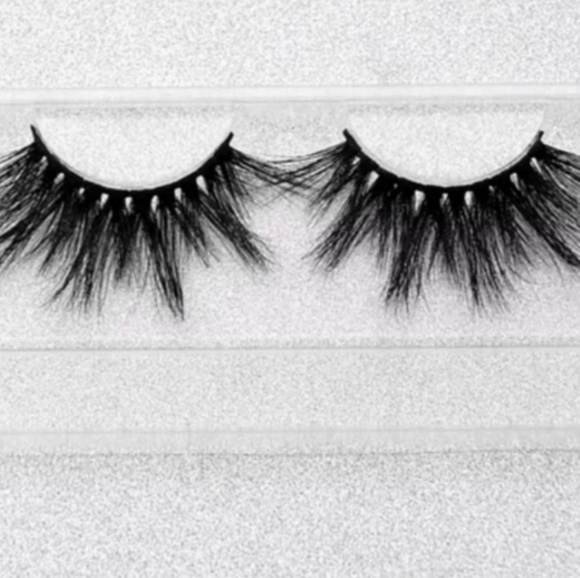 Nubia Minkz - Picture 1 of 4